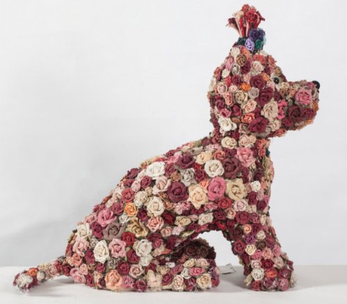 Скульптуры собак из необычных предметов (10 фото)