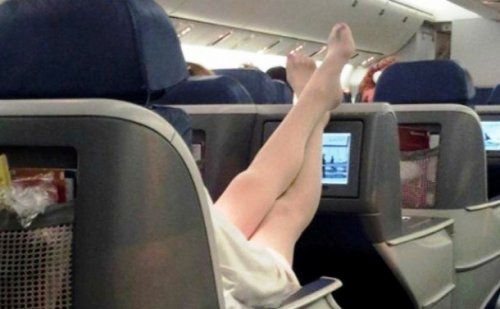 Авиапассажиры, которые отбивают желание летать (24 фото)