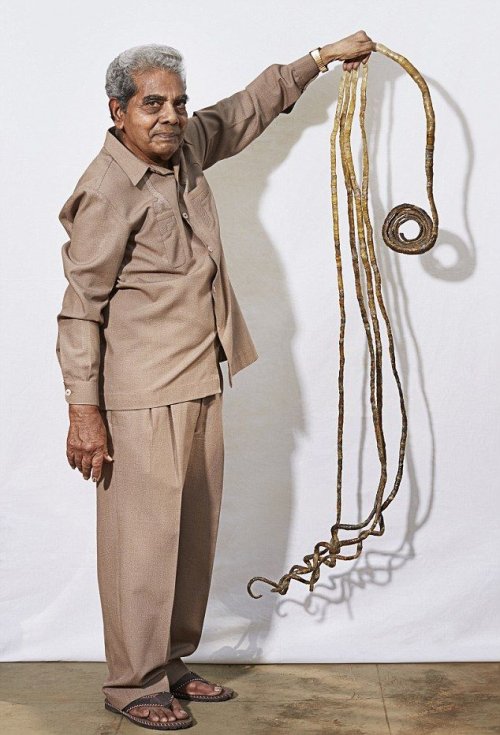 Шридхар Чиллал — обладатель самых длинных в мире ногтей (6 фото)