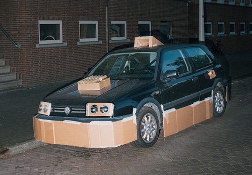 Художник бродит по ночному Амстердаму и тюнингует автомобили (9 фото)