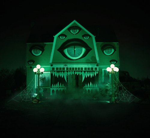 Дом-монстр на Хэллоуин (7 фото)