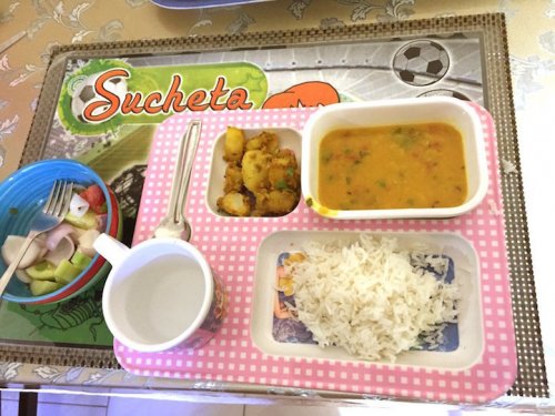 Как выглядит обед у детей в разных уголках планеты (10 фото)