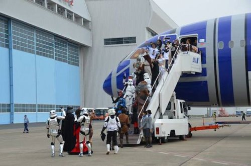 В Японии выполняют авиарейсы для фанатов Star Wars (13 фото)