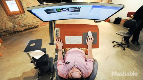 Компьютерный стол, позволяющий работать лёжа (5 фото + видео)