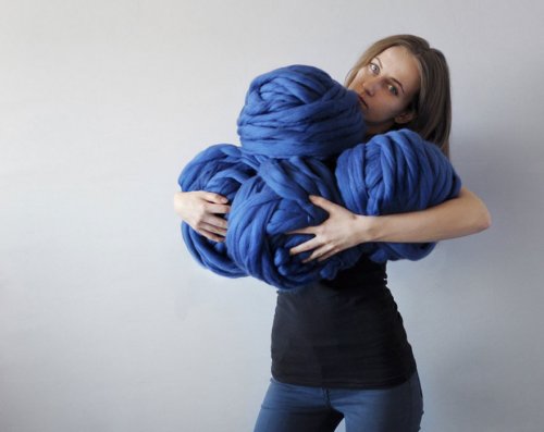 Лежаки для домашних питомцев, созданные гигантской вязкой (8 фото)