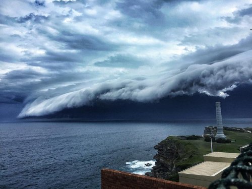 Гигантское облачное цунами над Сиднеем (6 фото)
