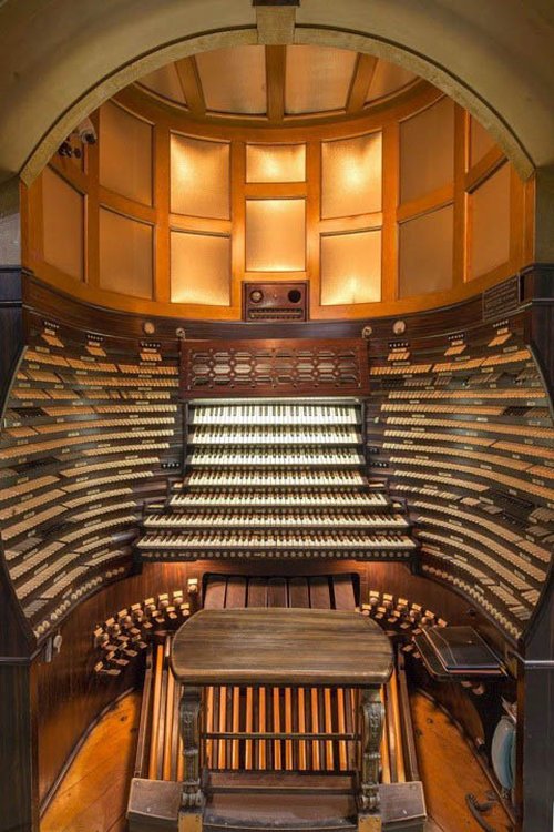 В концертном зале Бордуок находится крупнейший в мире орган (9 фото)