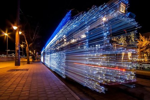 Фотографии рождественских трамваев, сделанные на длинной выдержке (10 фото)