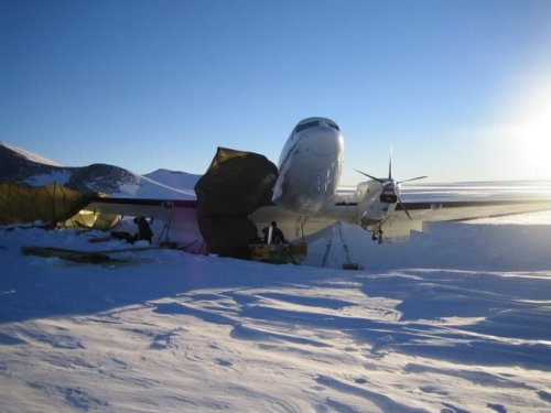 Ремонт самолёта в условиях антарктического климата (41 фото)