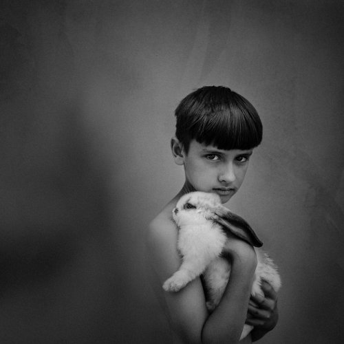 Победитель и финалисты фотоконкурса "Дети и животные" (41 фото)