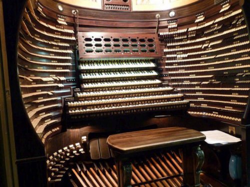 В концертном зале Бордуок находится крупнейший в мире орган (9 фото)
