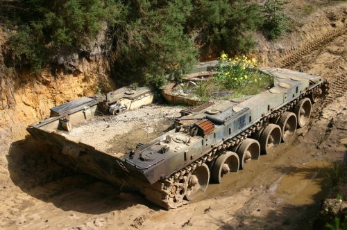 Заброшенные танки в разных уголках мира (28 фото)