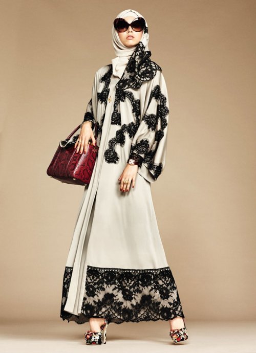 Хиджабы и абайи в дебютной коллекции Dolce & Gabbana (13 фото)