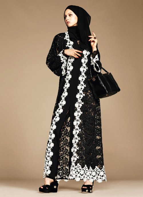 Хиджабы и абайи в дебютной коллекции Dolce & Gabbana (13 фото)