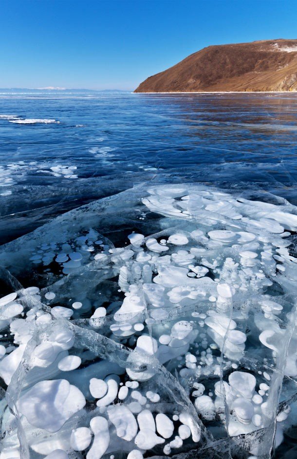Пузырьки на байкале. Метановые пузыри на Байкале. Голоустное Байкал пузырьки. Зимний Байкал. Озеро Байкал лед.