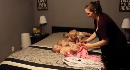 Мама vs. четверо малышей: переодеваемся ко сну