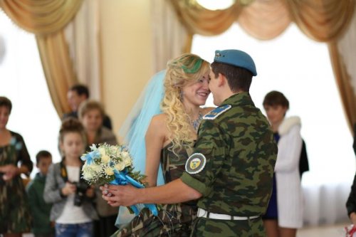 Тематическая свадьба десантника (14 фото)