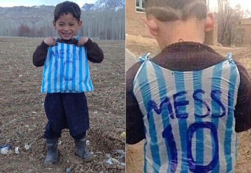 Афганский мальчик получил футболку от Лионеля Месси (7 фото)