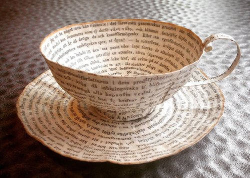 Бумажные чашки, блюдца и другие предметы из старых книг (19 фото)