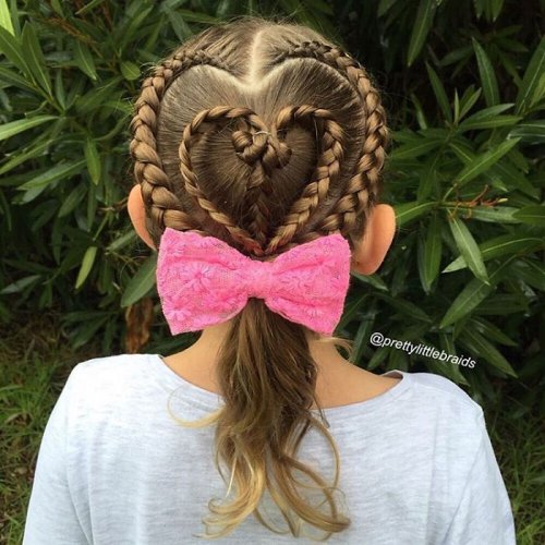 Креативное плетение волос от любящей мамы (17 фото)