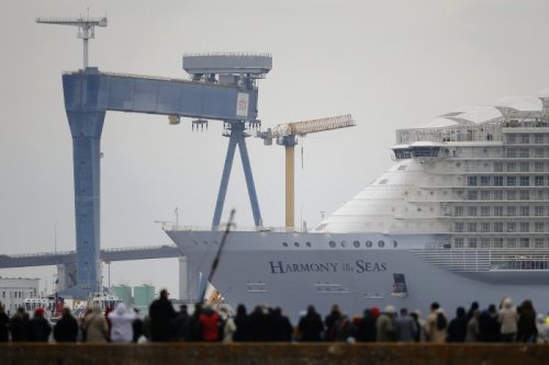 Крупнейший круизный лайнер Harmony of the Seas вышел в море (12 фото)