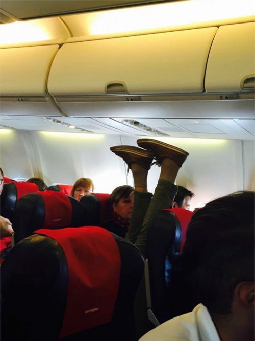 Авиапассажиры, которые отбивают желание летать (26 фото)