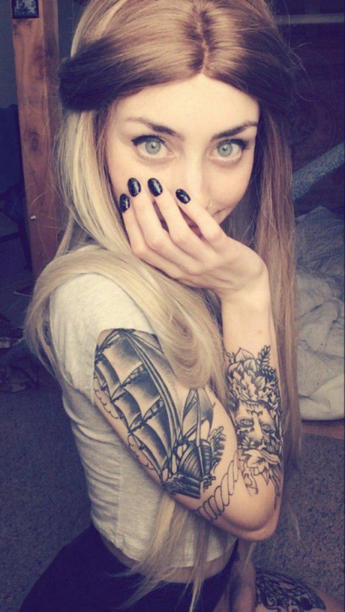 Соблазнительные девушки с татуировками (30 фото)