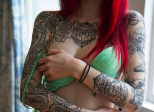 Соблазнительные девушки с татуировками (30 фото)