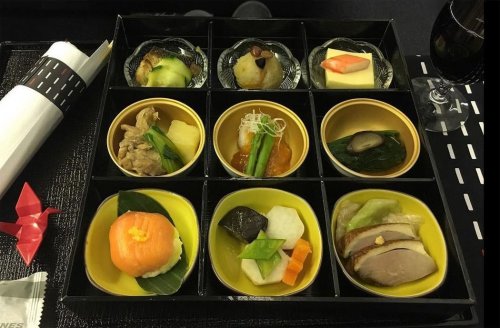 Как кормят пассажиров в авиакомпаниях мира (30 фото)
