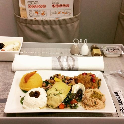 Как кормят пассажиров в авиакомпаниях мира (30 фото)