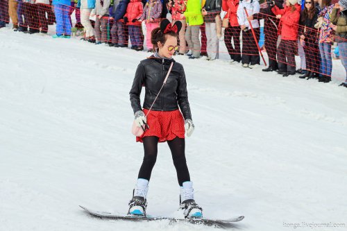 Массовый костюмированный лыжный спуск в Шерегеше (37 фото)