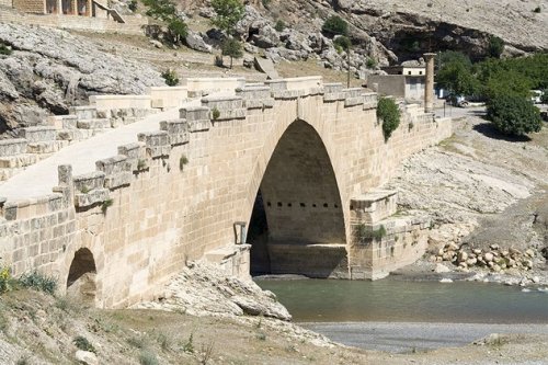 Топ-10: Древние мосты, которые используются до сих пор