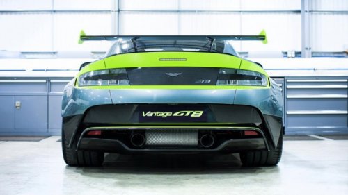 Спортивное купе Aston Martin Vantage GT8 (13 фото)