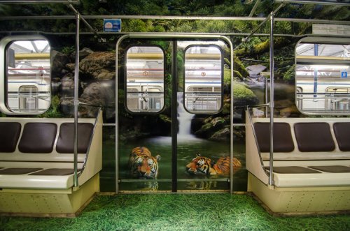 Вагоны метро, в которых нескучно ездить (19 фото)