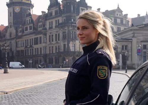 Instagram старшего офицера полиции Германии, которой хотели бы сдаться многие мужчины (16 фото)
