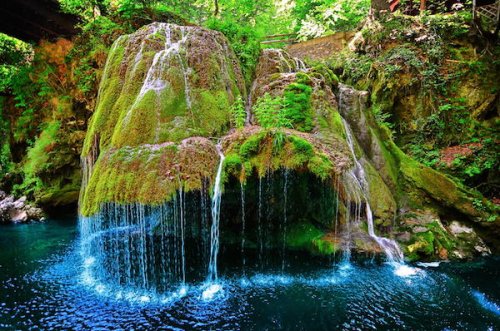Топ-10: Самые необычные и удивительные водопады на планете