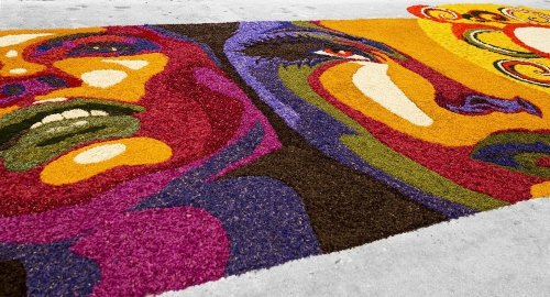 Цветочные ковры на фестивале Infiorata в Италии (12 фото)