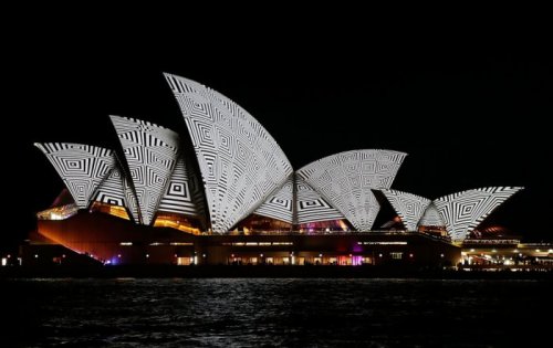 Здание Сиднейской оперы во время фестиваля света Vivid Sydney 2016 (13 фото)