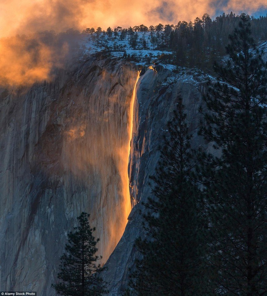 Водопад лошадиный хвост или Огненный водопад США