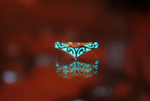 Светящиеся в темноте украшения от Манон Ричард (16 фото)