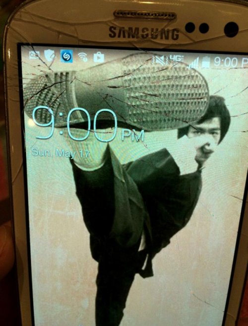 Креативные способы "починить" треснувший дисплей на смартфоне (19 фото)
