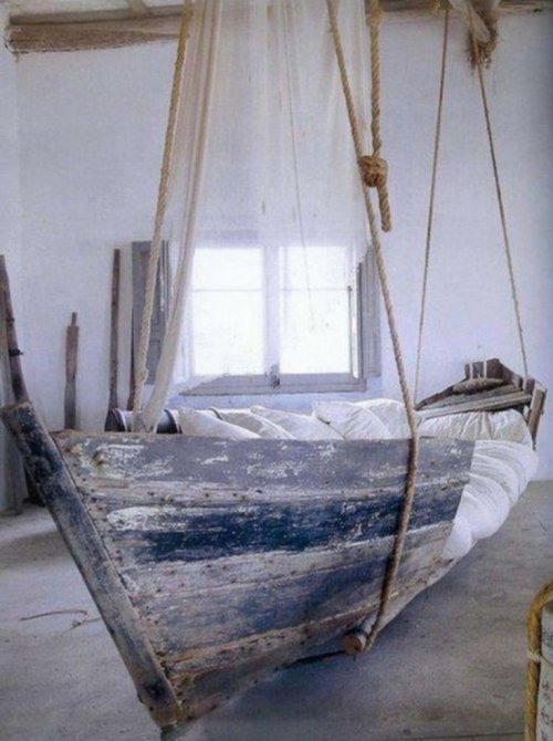 Как подарить вторую жизнь старым лодкам (10 фото)