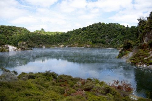 Горячее озеро Фрайин Пай в Новой Зеландии (5 фото)