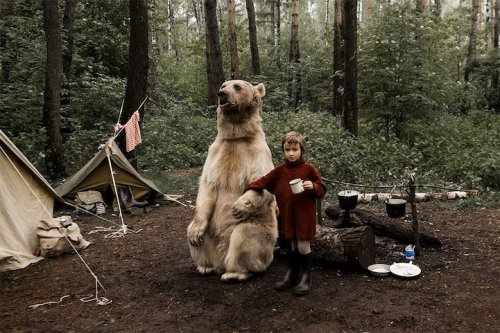 Домашний медведь Степан снялся в фотосессии (8 фото)