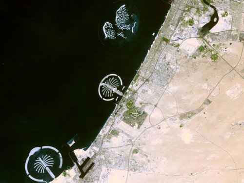 Огромные рукотворные сооружения, видимые из космоса (6 фото)