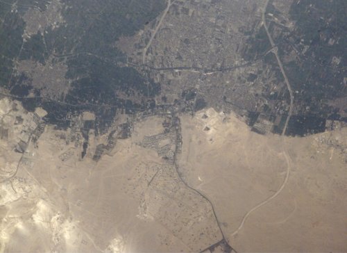 Огромные рукотворные сооружения, видимые из космоса (6 фото)