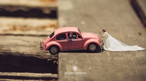 Свадебный фотограф превращает пары в крошечных людей (24 фото)