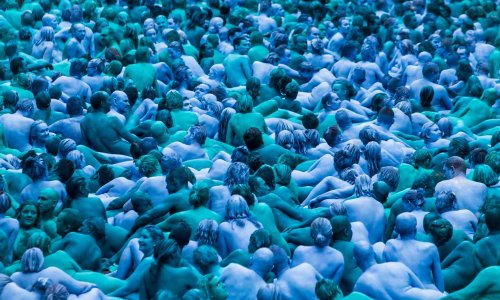 Море Халла: арт-инсталляция Спенсера Туника с участием обнажённых людей (10 фото)