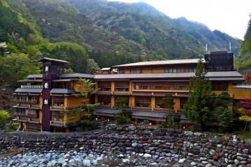 Древнейший в мире отель находится в Японии (5 фото)