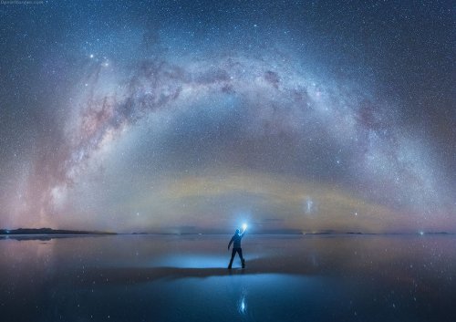 Потрясающие фотографии Млечного пути в отражении солончака Уюни (4 фото)